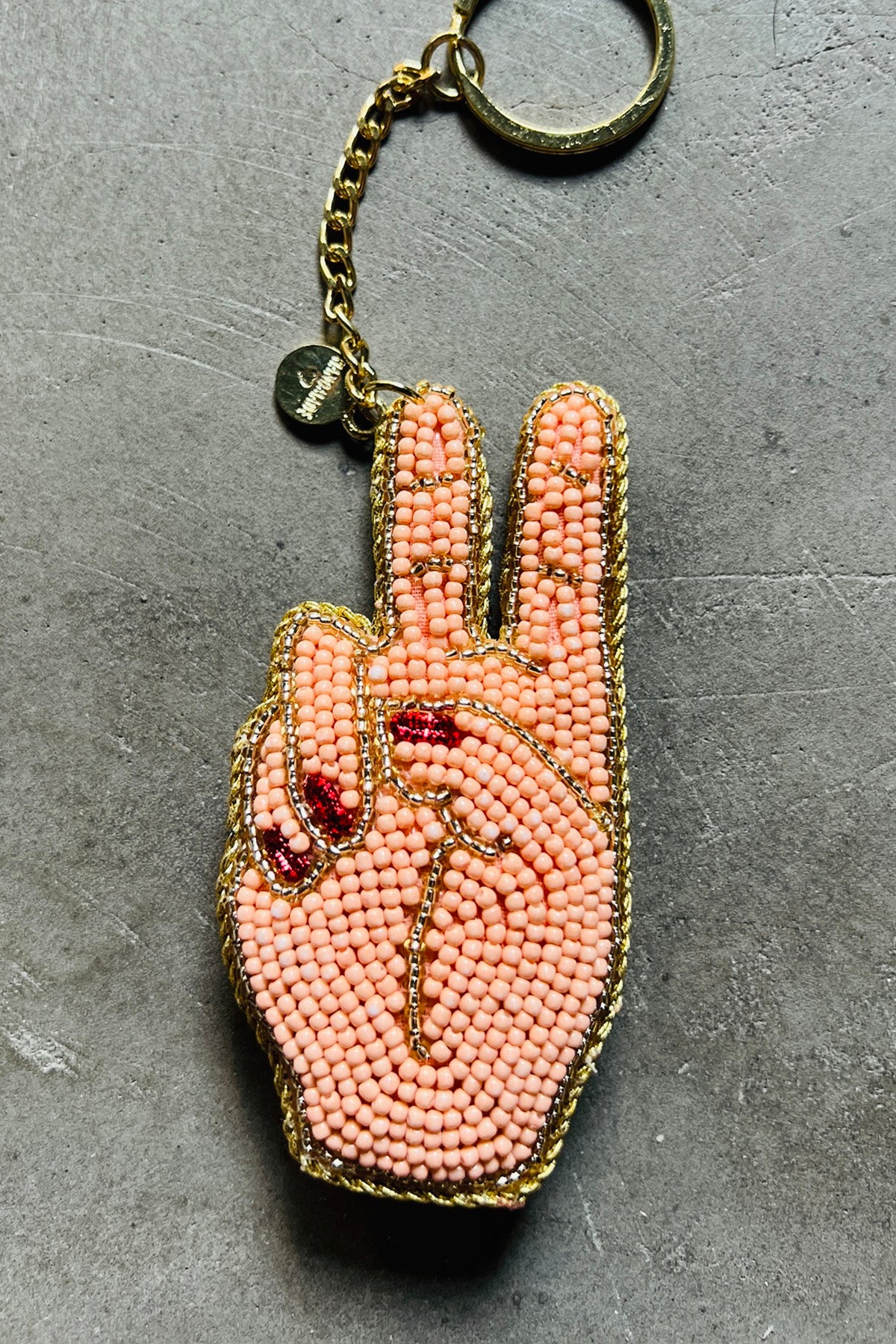 Perlebroderet nøglering "Peace"