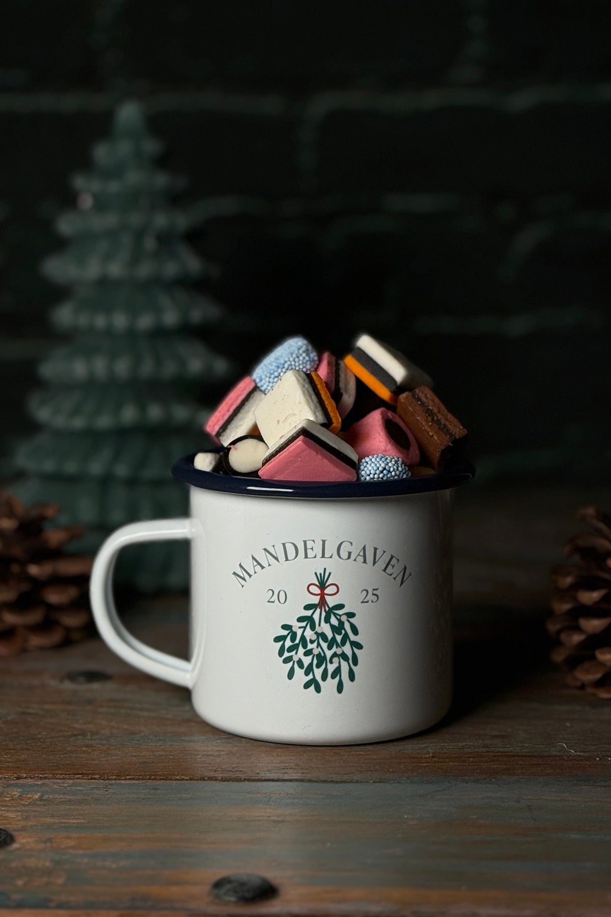 Emaille-Becher "Mandelgeschenk 2025“