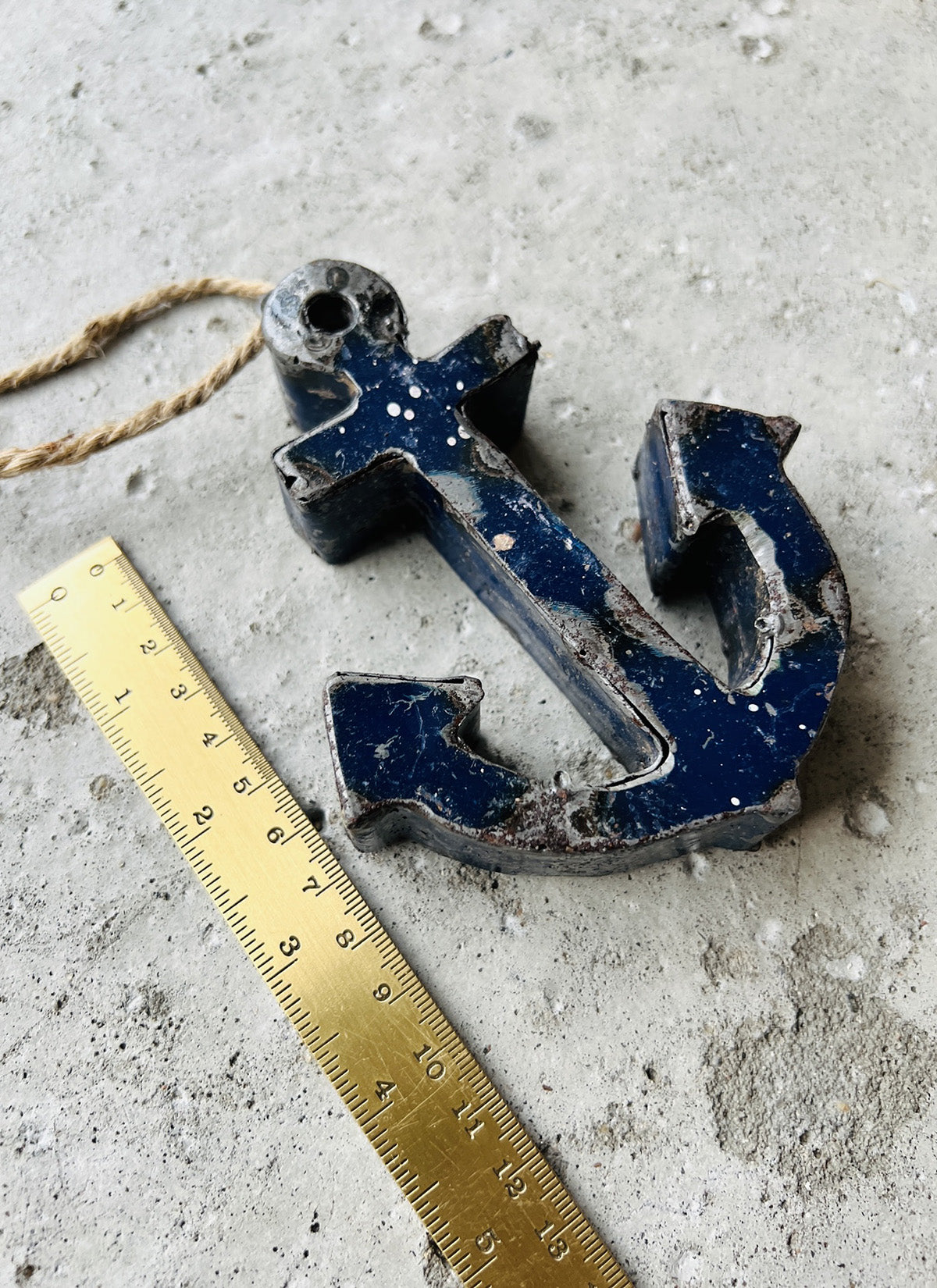 Anker aus recyceltem Metall – klein