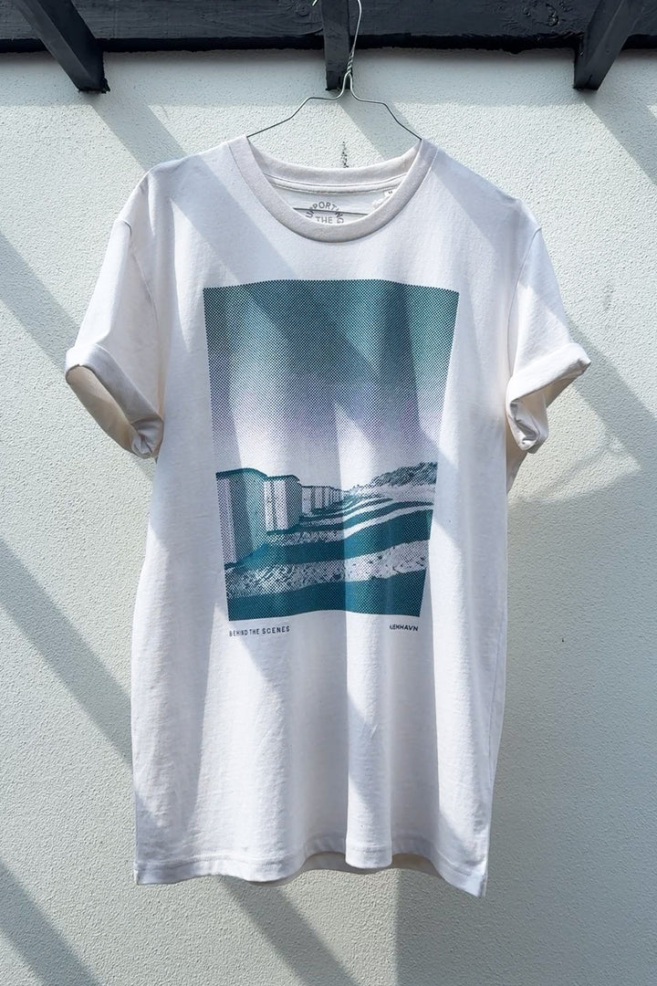 Tee "Behind the scenes"