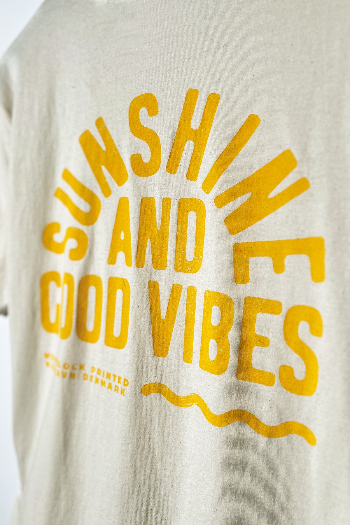 Tee "Sunshine and Good Vibes"