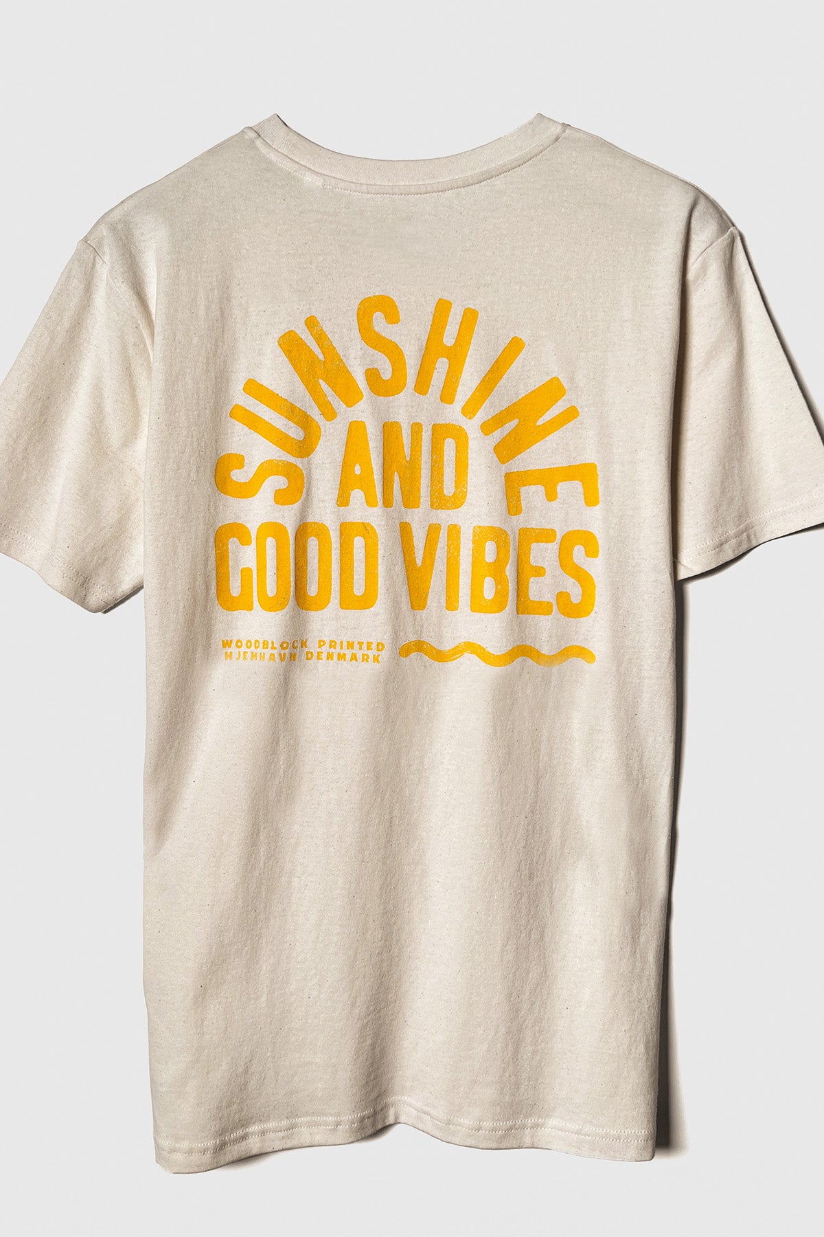 Tee "Sunshine and Good Vibes"