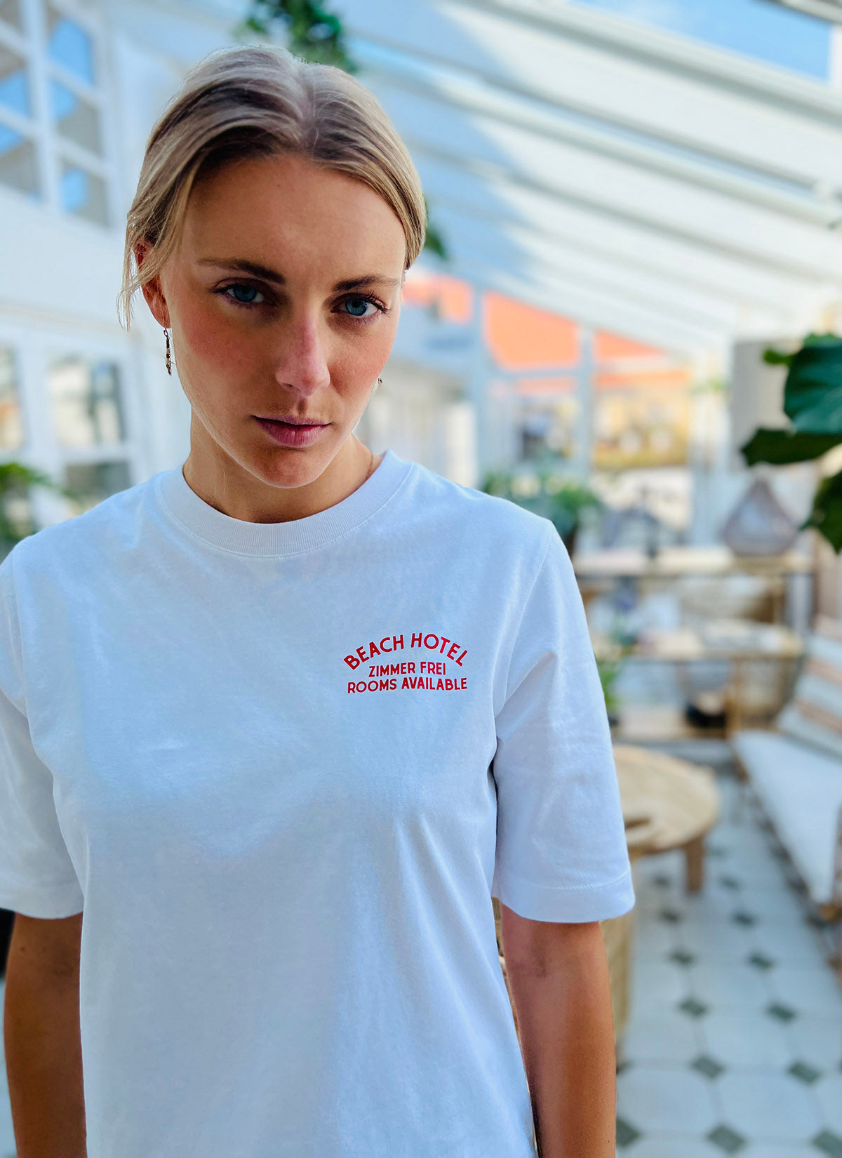 Tee "Beach Hotel" - Women