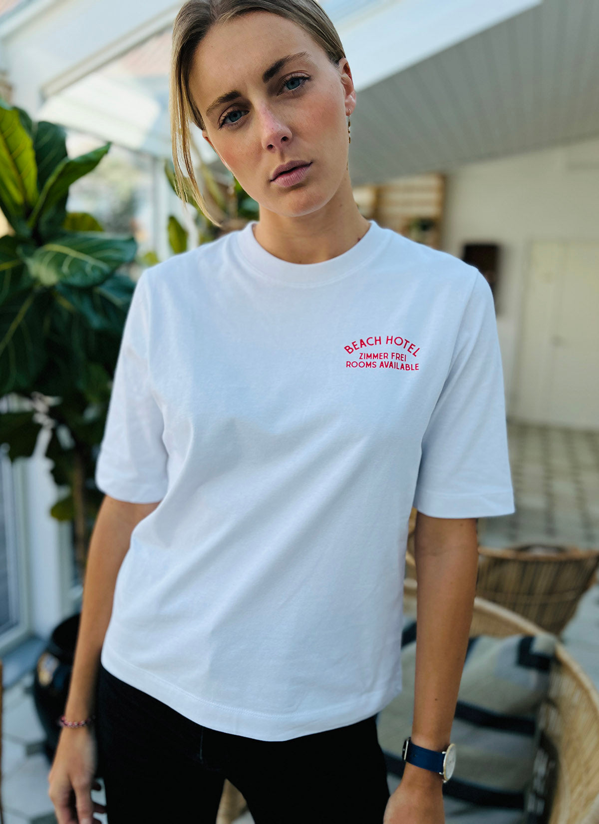 Tee "Beach Hotel" - Women