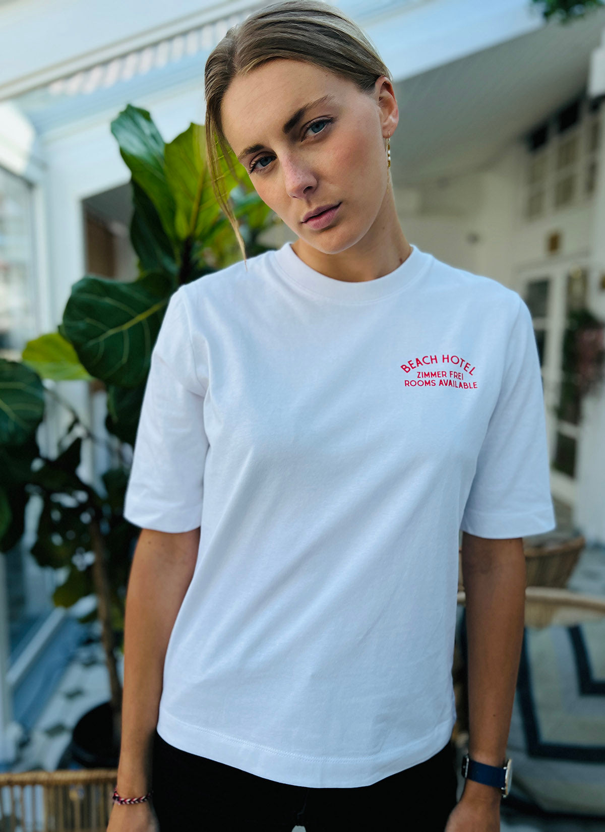 Tee "Beach Hotel" - Women