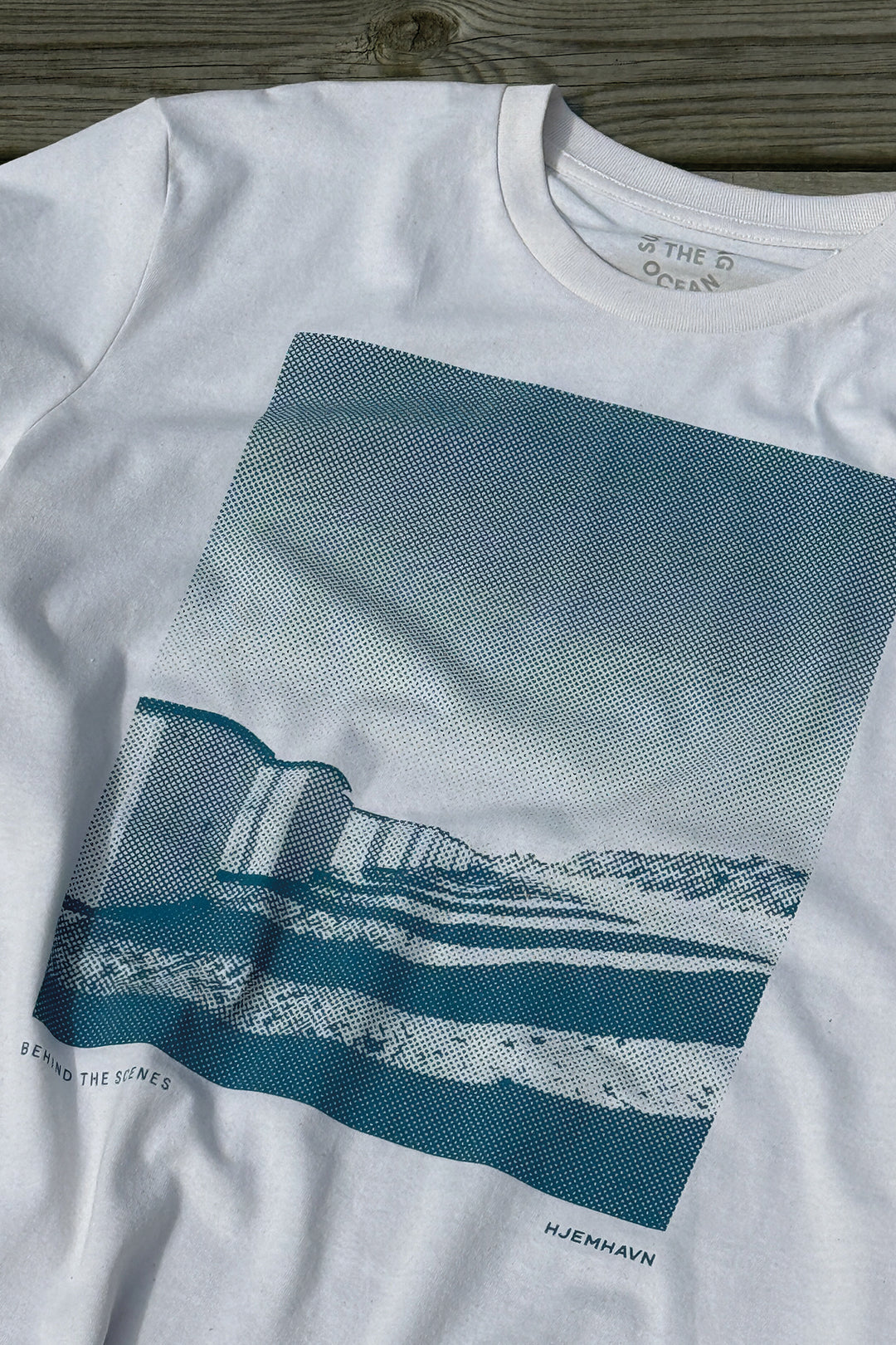 Tee "Behind the scenes"