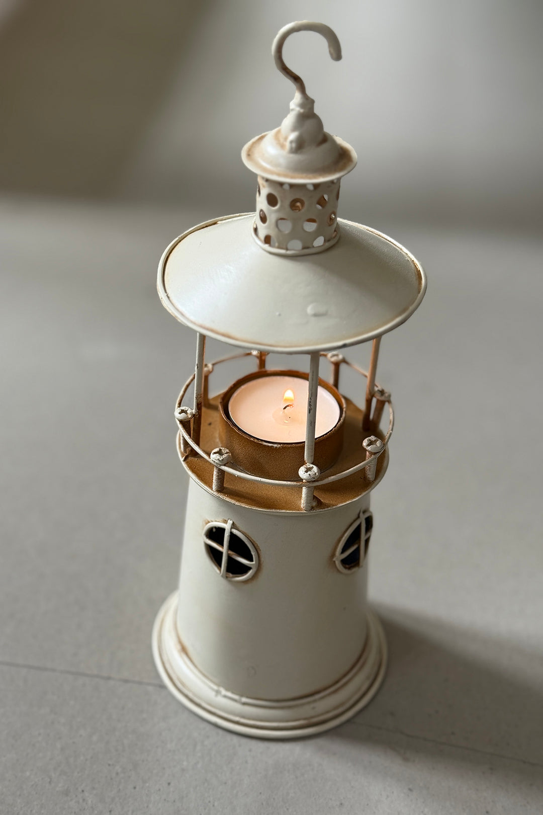 Leuchtturm-Kerzenständer aus Metall - 25 cm