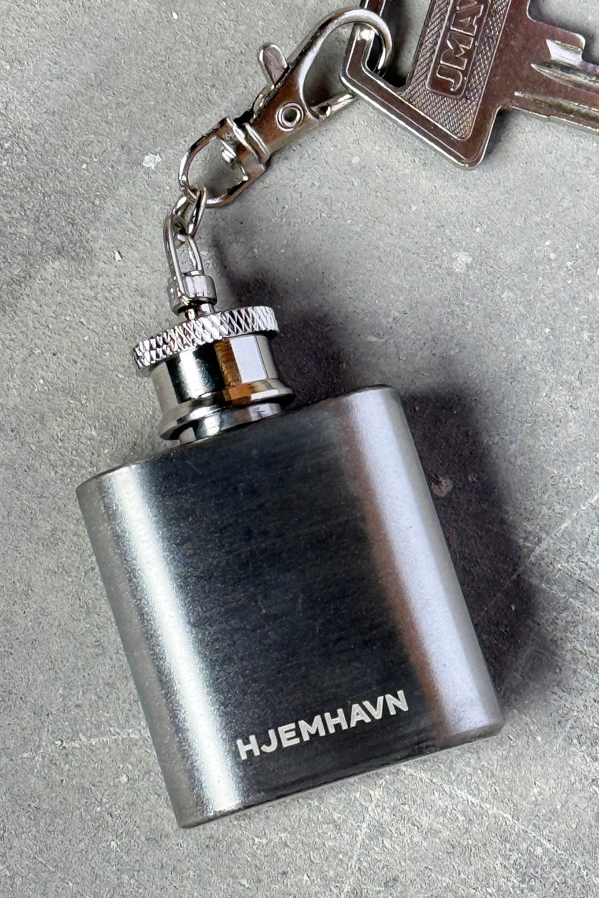Schlüsselanhänger „Mini Flachmann“