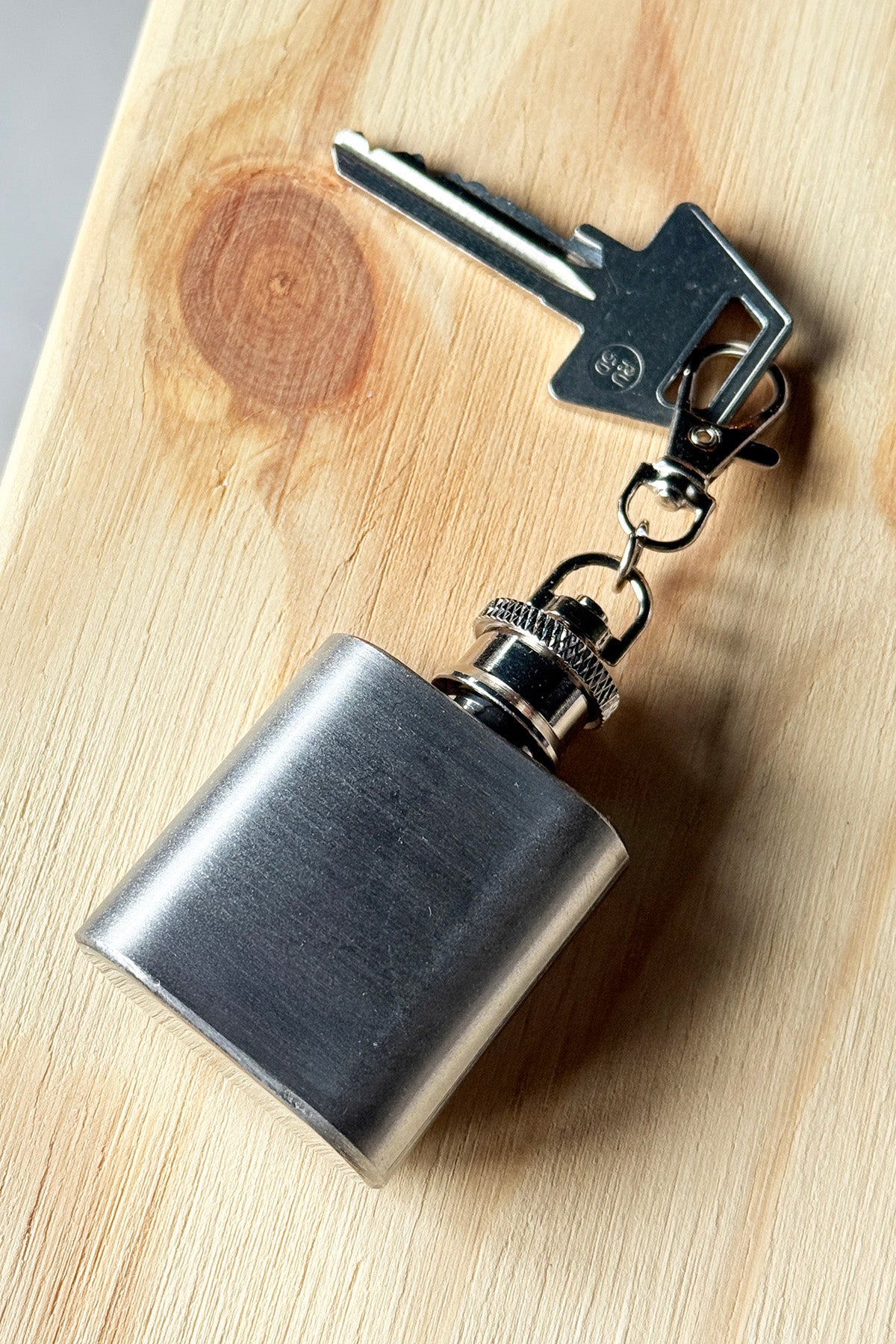 Schlüsselanhänger „Mini Flachmann“