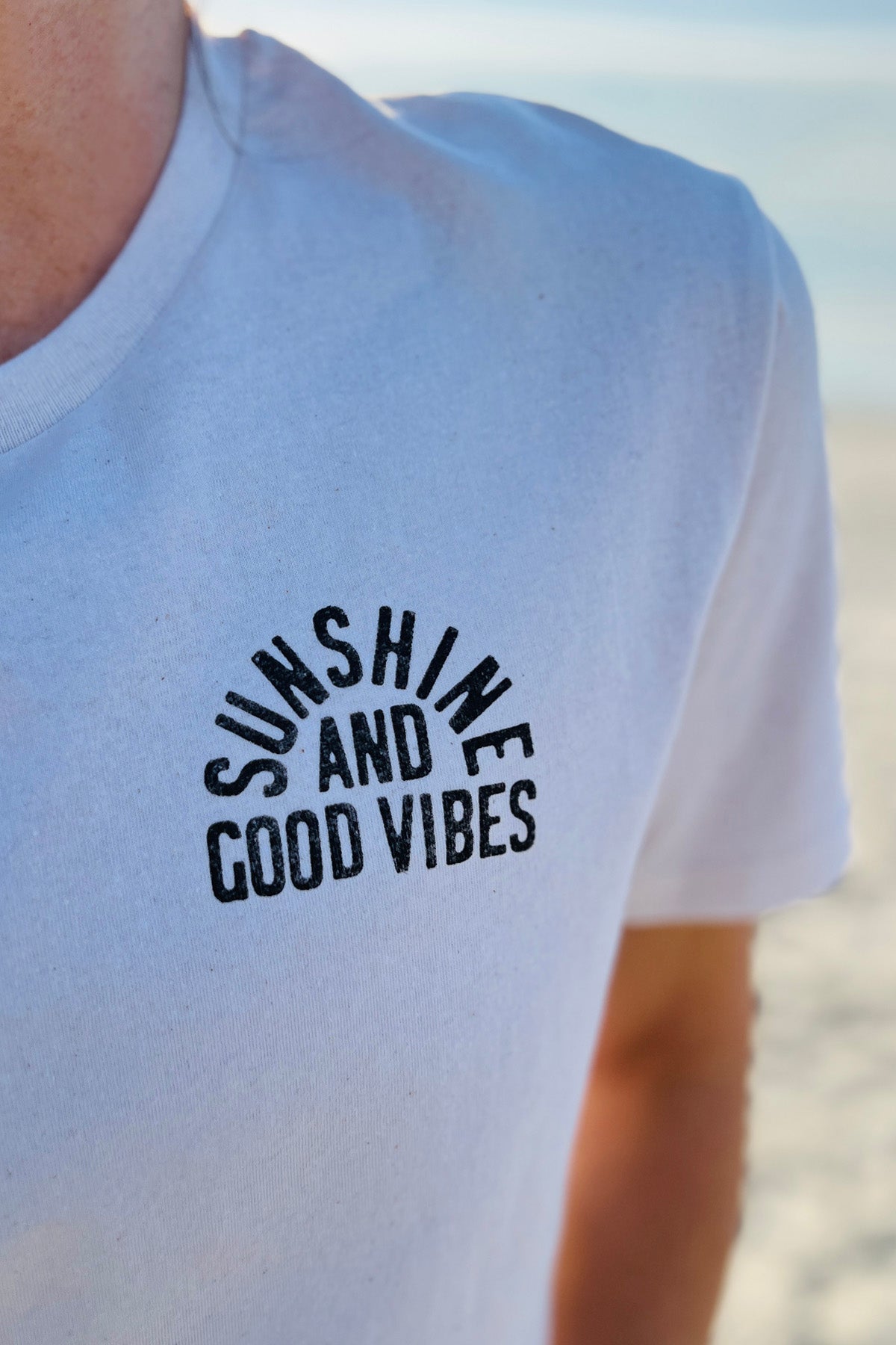 Tee "Sunshine and Good Vibes"