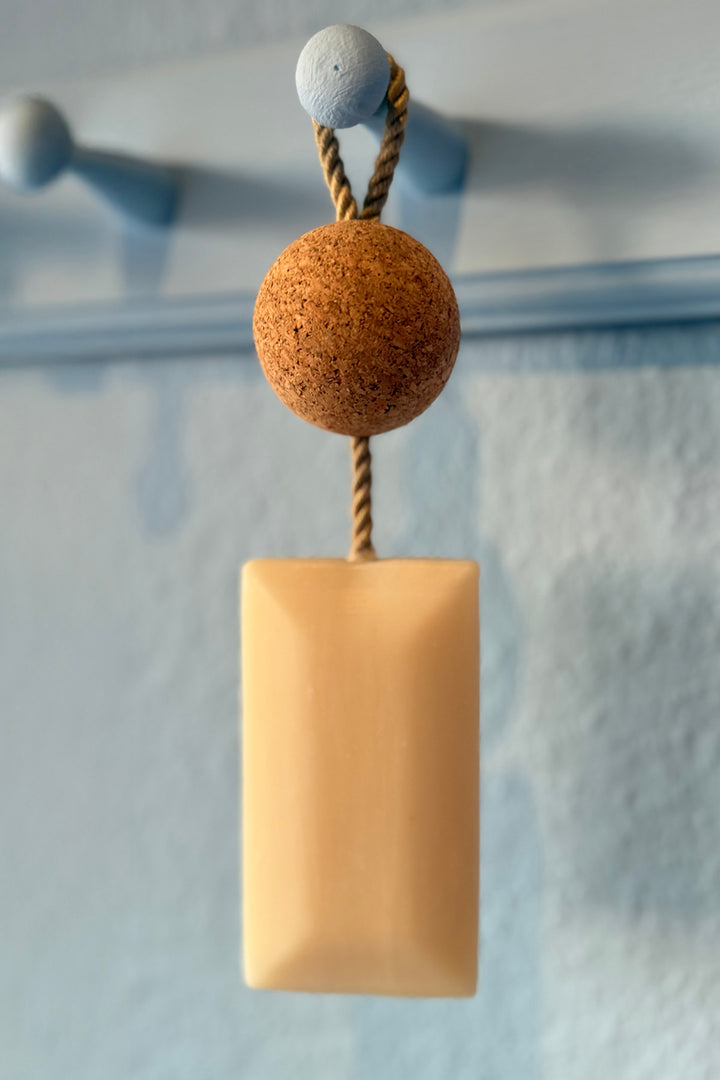 Seife mit Faden und Schwimmer