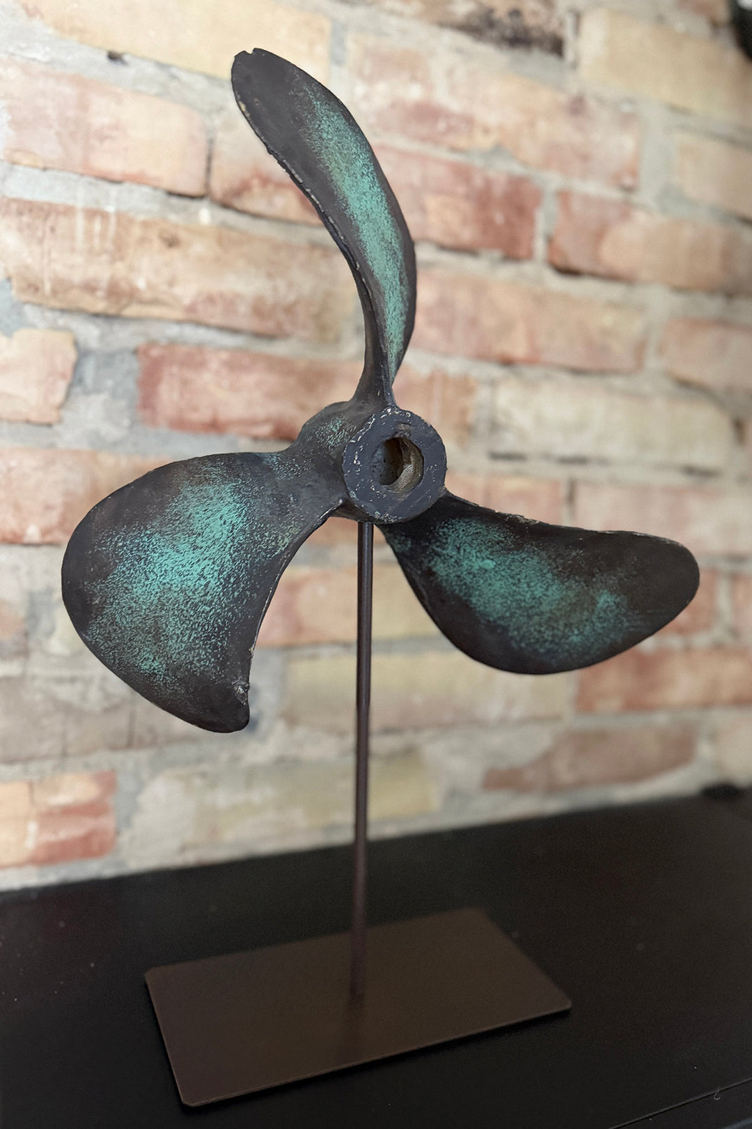 Vintage Schiffspropeller zu Fuß