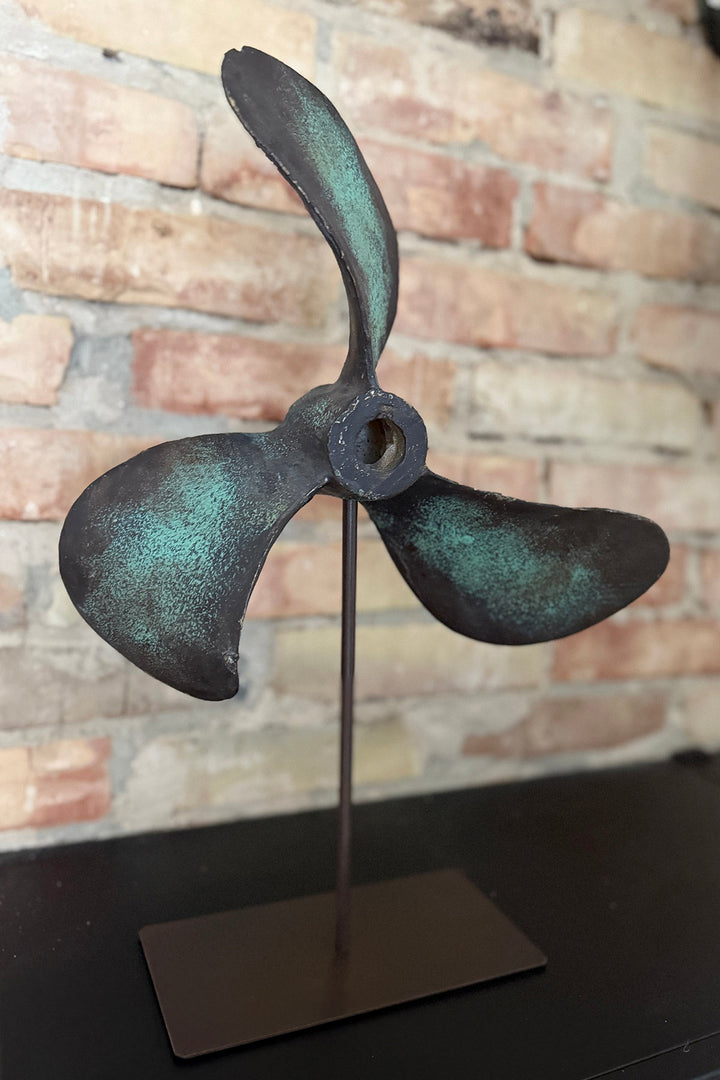 Vintage Schiffspropeller zu Fuß