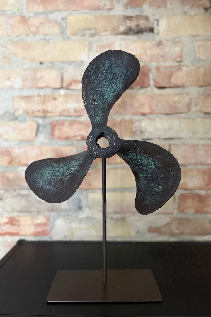 Vintage Schiffspropeller zu Fuß