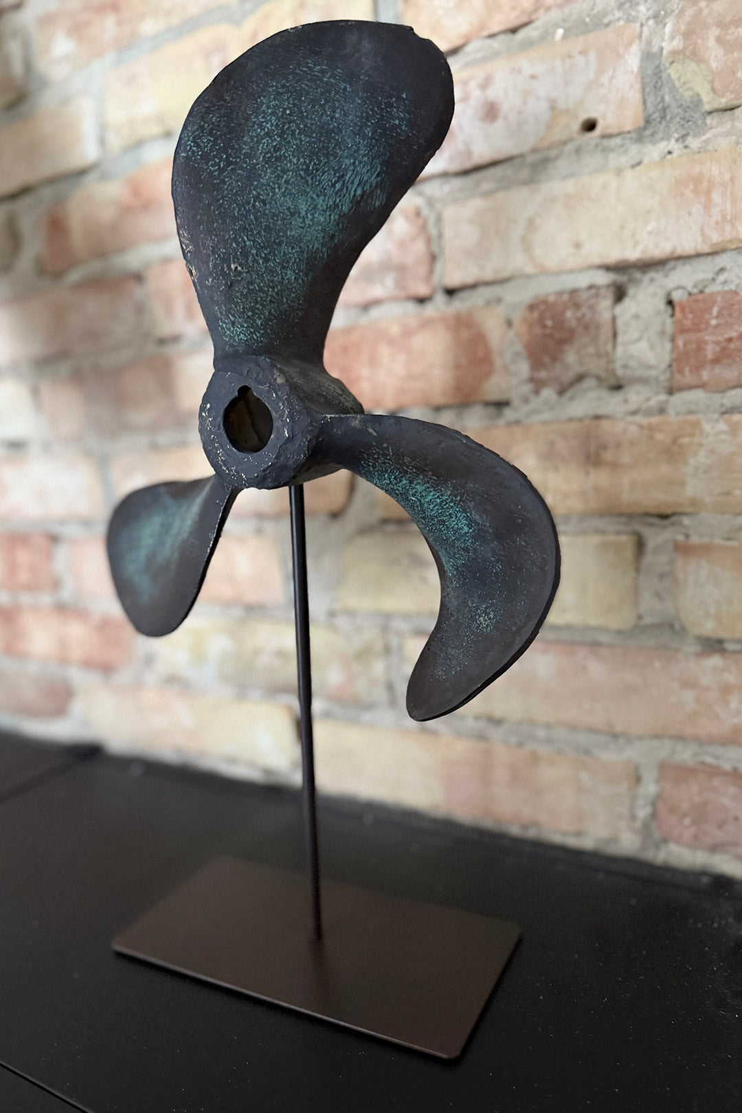 Vintage Schiffspropeller zu Fuß