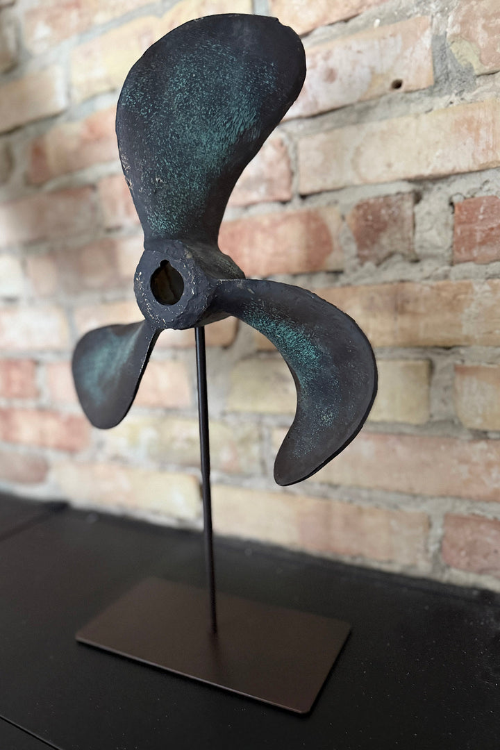 Vintage Schiffspropeller zu Fuß