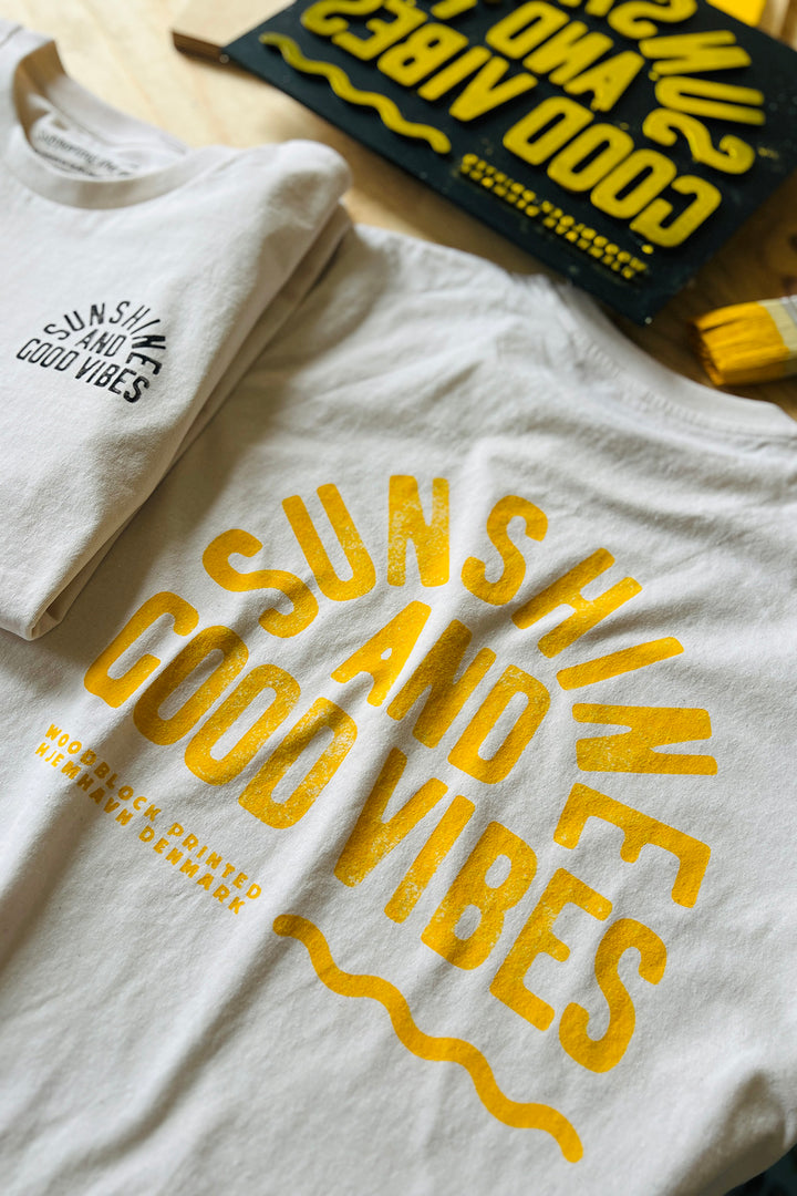 Tee "Sunshine and Good Vibes"