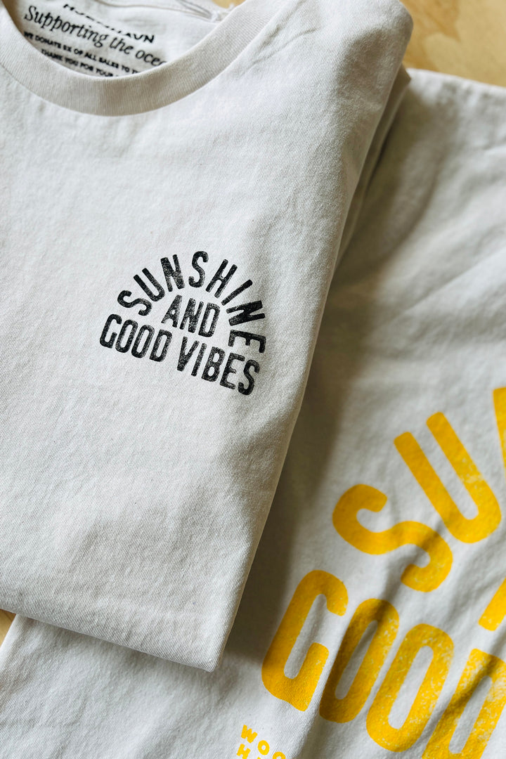 Tee "Sunshine and Good Vibes"