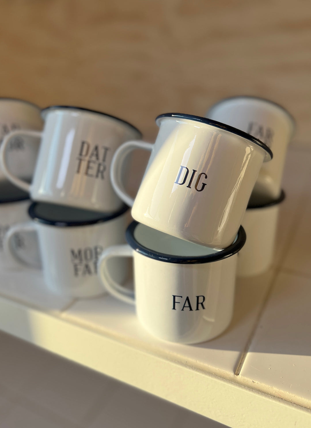 Emaille-becher "Famile" auf Dänisch