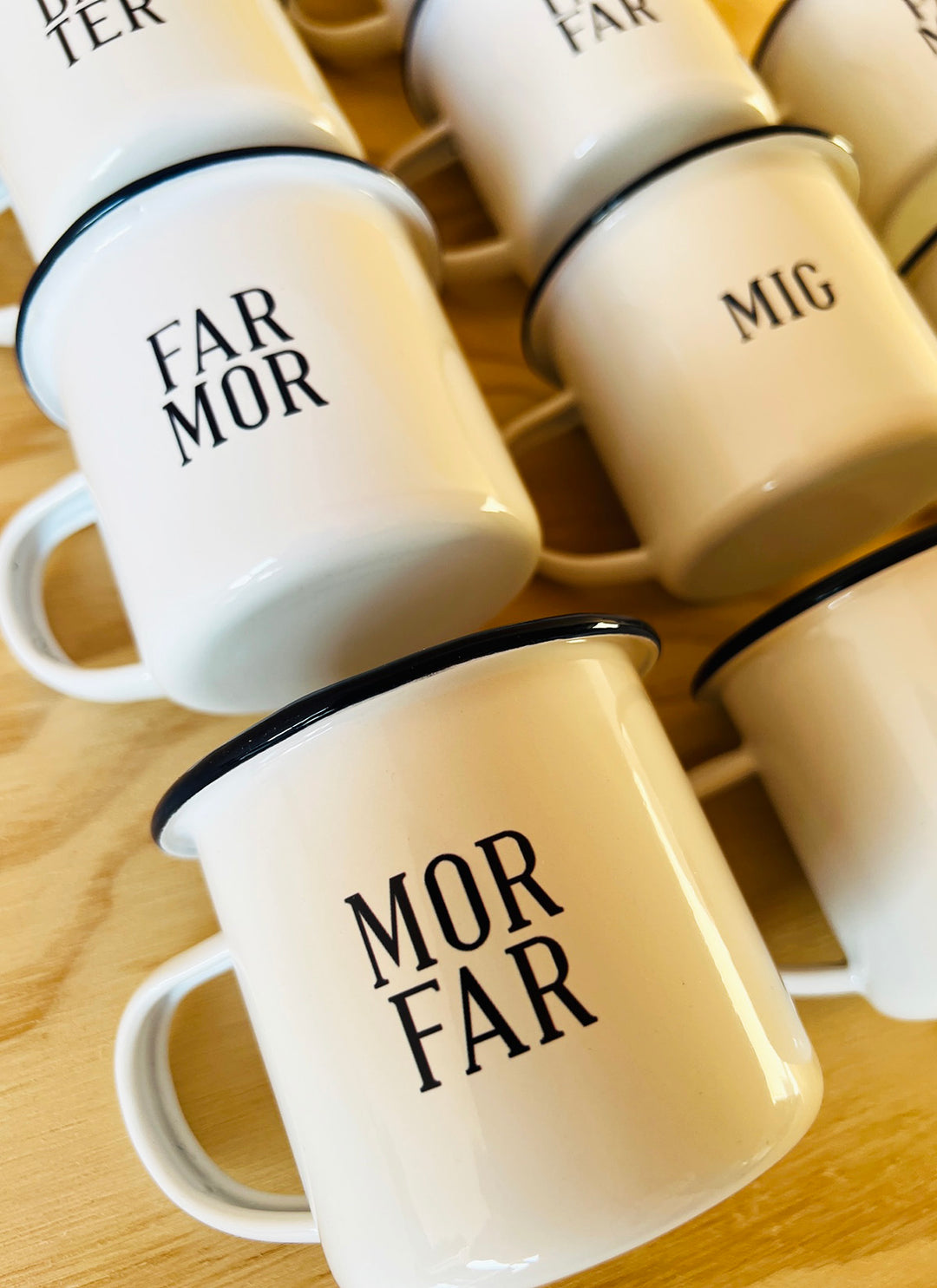 Emaille-becher "Famile" auf Dänisch