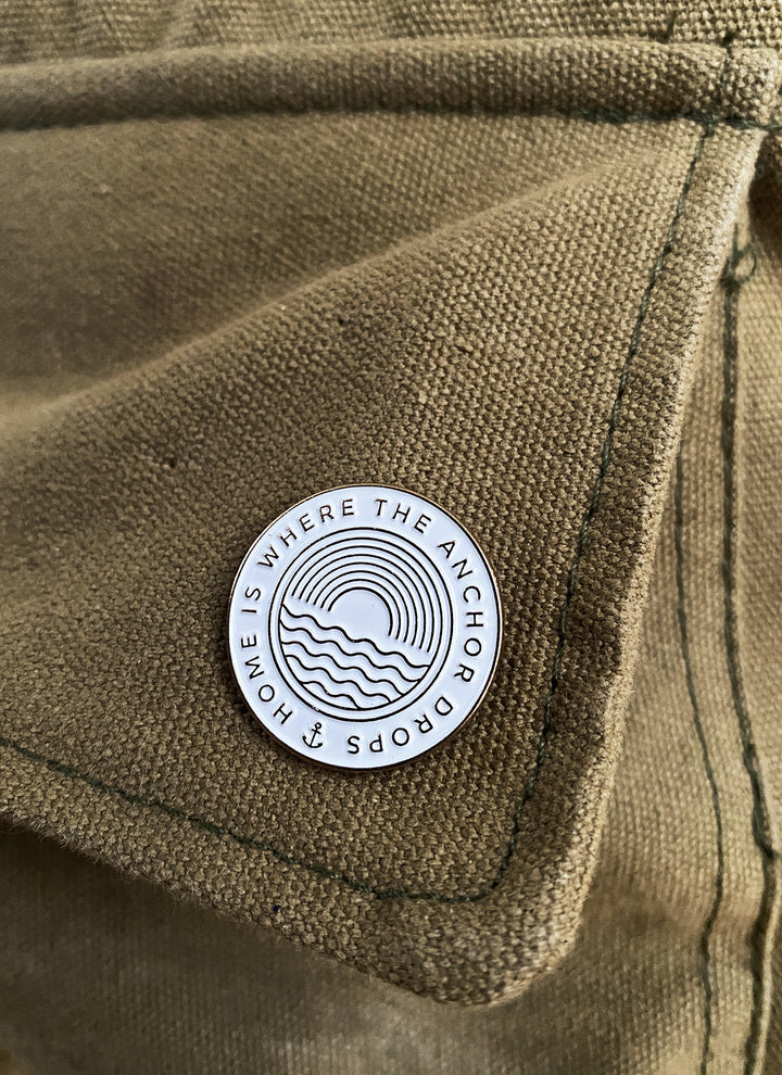 Emaille-Pin - "Home is where the Anchor Drops"